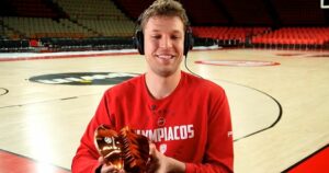 Sasha-Vezenkov-Olympiacos-Month-MVP-January