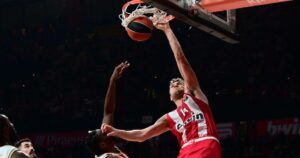 Sasha-Vezenkov-Olympiacos-Crvena-Zvezda-dunk