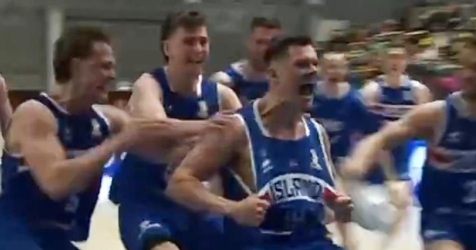 Elvar-Fridriksson-Iceland-Lithuania-buzzer-beater