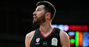 Alec-Peters-Olympiacos-GBL