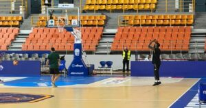 Nigel-Hayes-Davis-Panathinaikos-Final-8-warmup