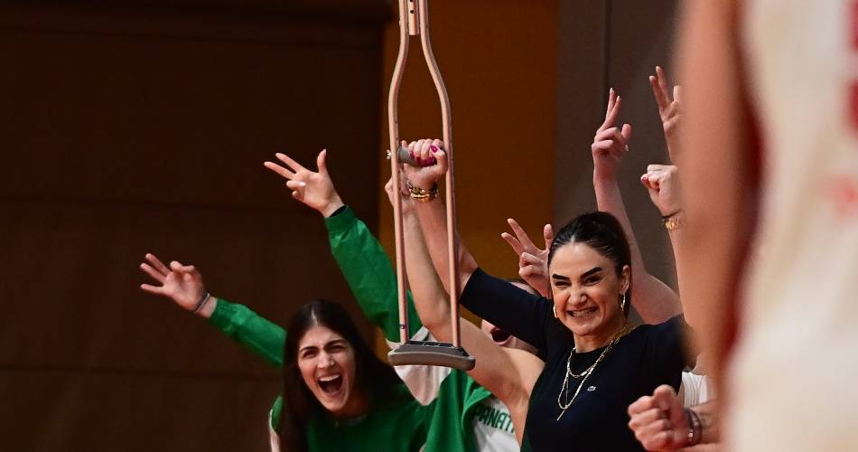 Α1 Γυναικών: Αθηναϊκός και Παναθηναϊκός στους Τελικούς με… σκούπες!