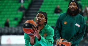 Richaun-Holmes-Kenneth-Faried-Panathinaikos-warmup
