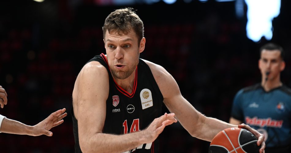 Sasha-Wesenkov-Olympiacos-GBL