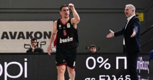 Giannoulis-Larentzakis-Panionios-Olympiacos-cobra