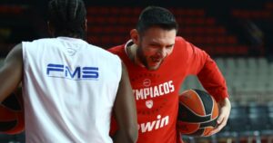 Kostas-Papanikolaou-Olympiacos-practice