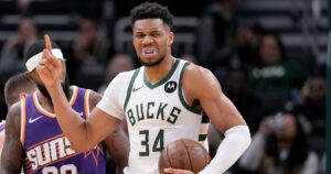 giannis-antetokounmpo-milwaukee-bucks