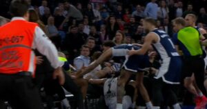 Malachi-Flynn-Bahcesehir-Besiktas-fight