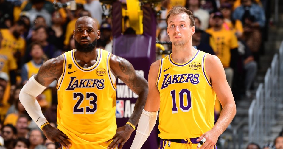 LeBron-James-Luke-Kennard-Los-Angeles-Lakers