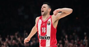 Kostas-Papanikolaou-Olympiacos-EuroLeague-hyped