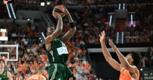 Nigel-Hayes-Davis-Valencia-Panathinaikos-Game-2