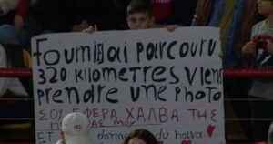 Evan-Fournier-Olympiacos-Mykonos-fan