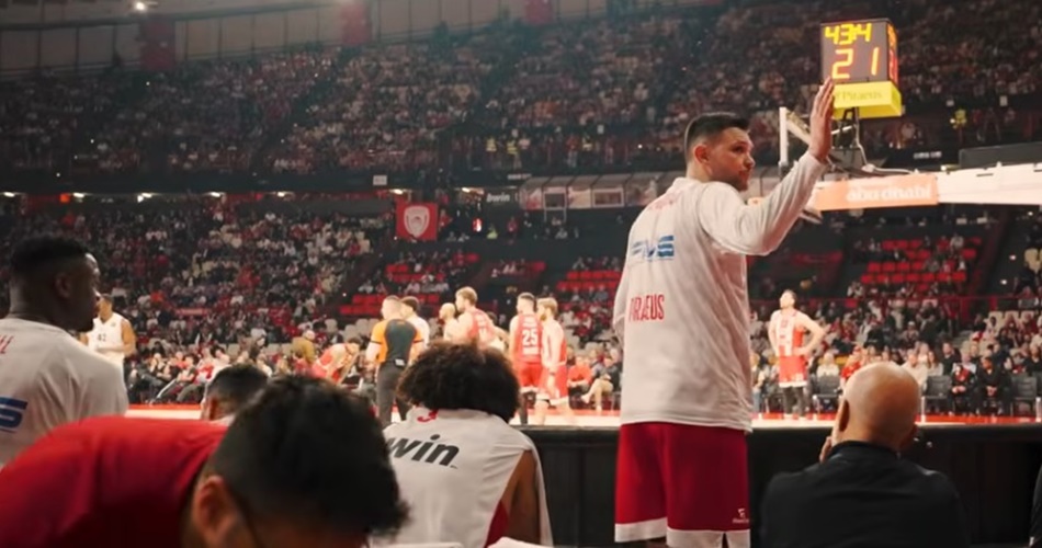 Ολυμπιακός: Η αποθέωση σε Μπαρτζώκα & Παπανικολάου και το standing ovation για Φαλ (παρακάμερα)