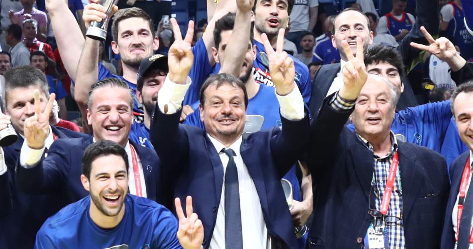 Ergin-Ataman-Anadolu-Efes-EuroLeague-Champions-2022