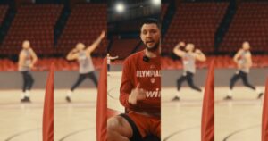 Evan-Fournier-Olympiacos-videobombing