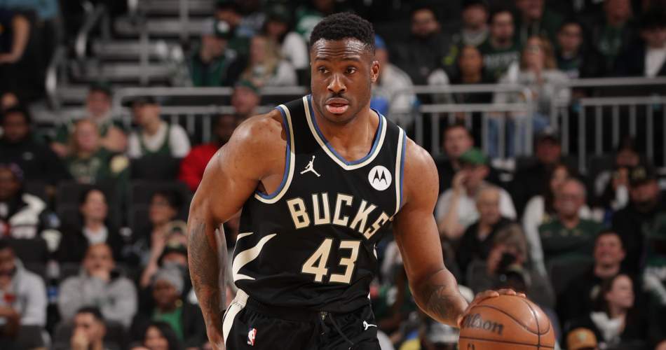 Thanasis-Antetokounmpo-Milwaukee-Bucks