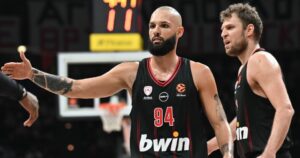 Evan-Fournier-Sasha-Vezenkov-Olympiacos-EuroLeague