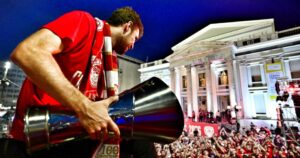 Sasha-Vezenkov-Olympiacos-EuroLeague-trophy