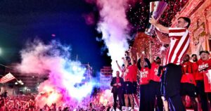 Giorgos-Bartzokas-Olympiacos-EuroLeague-Champions-2026-trophy