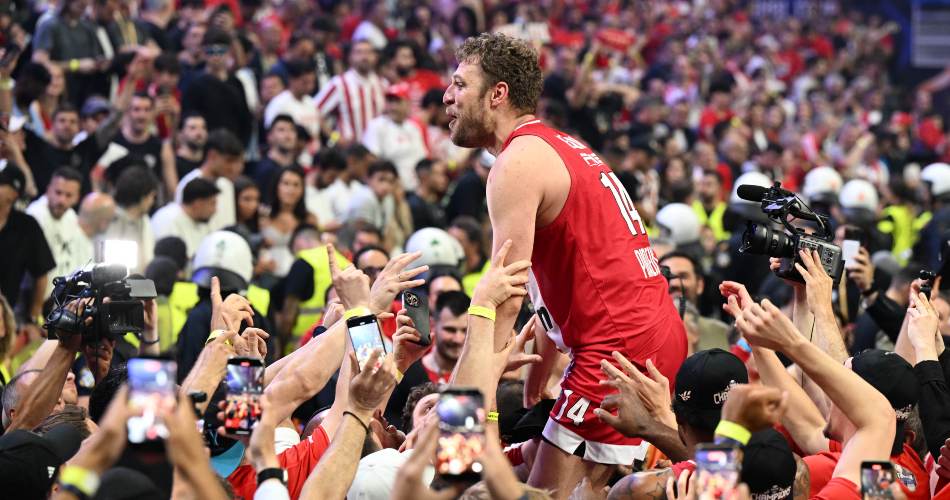 Sasha-Vezenkov-Olympiacos-EuroLeague-Champions-2026