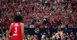 Tyson-Ward-fans-Olympiacos-Fenerbahce-Final-Four