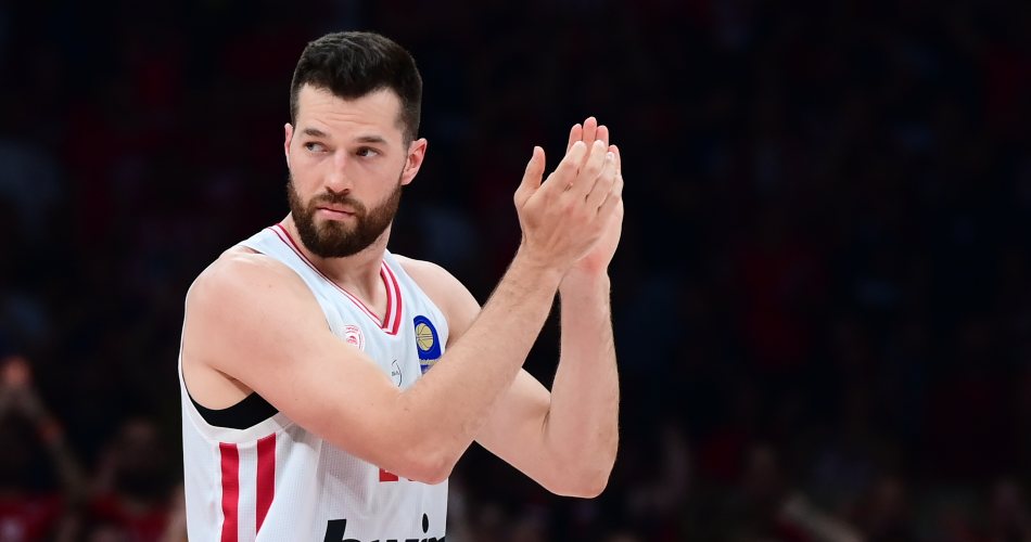 Alec-Peters-Olympiacos-AEK-Game-1