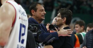 Ergin-Ataman-Dimitris-Giannakopoulos-Panathinaikos-hug