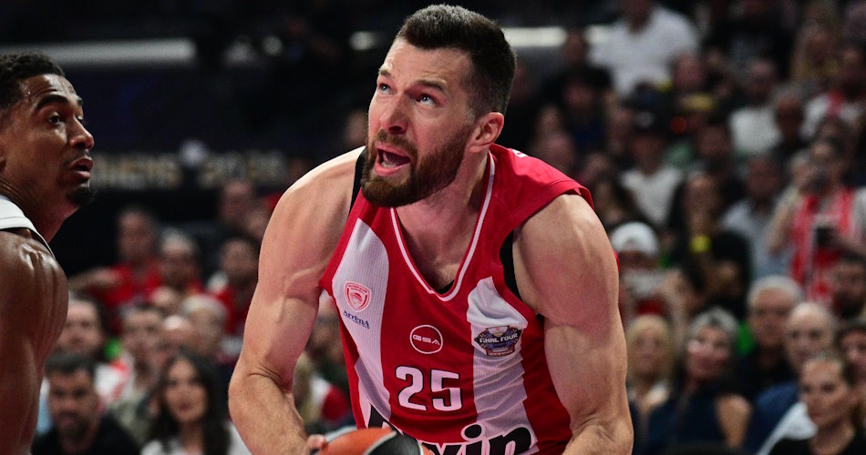 alec-peters-olympiacos