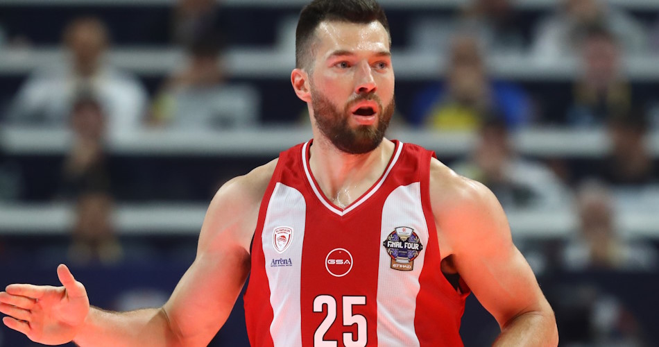 alec-peters-olympiacos