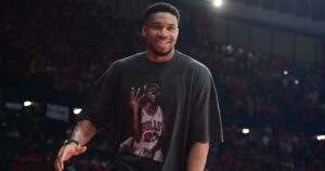 Giannis-Antetokounmpo-Olympiacos-Monaco-Game-2-Michael-Jordan-Tshirt