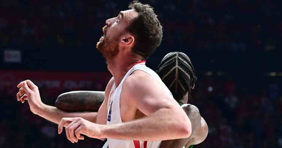 Nikola-Milutinov-Olympiacos-Panathinaikos-Game-1