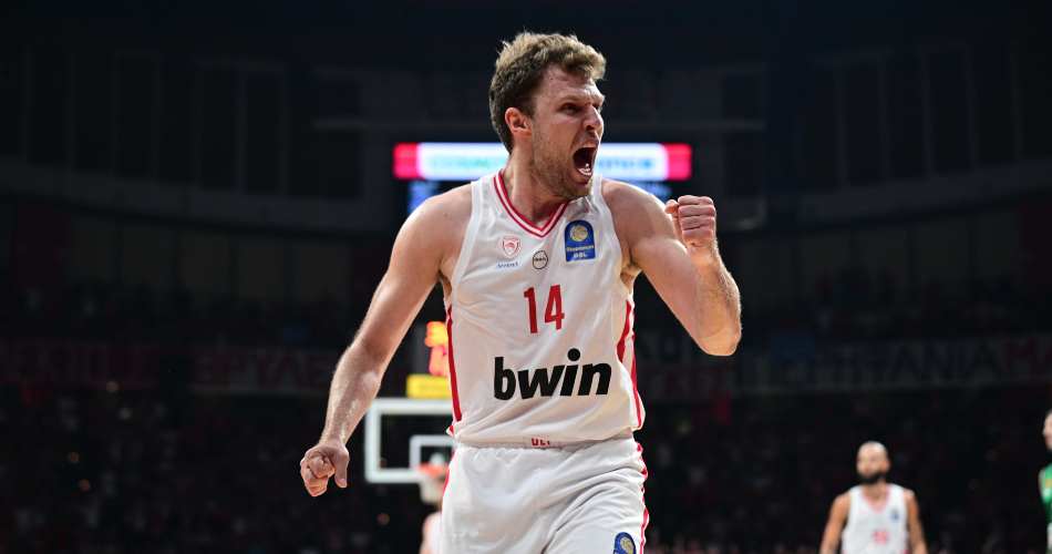 Sasha-Vezenkov-Olympiacos-Panathinaikos-Game-3-hyped(2)