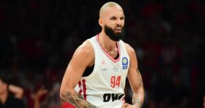 Evan-Fournier-Olympiacos-Panathinaikos-Game-3-hyped(2)