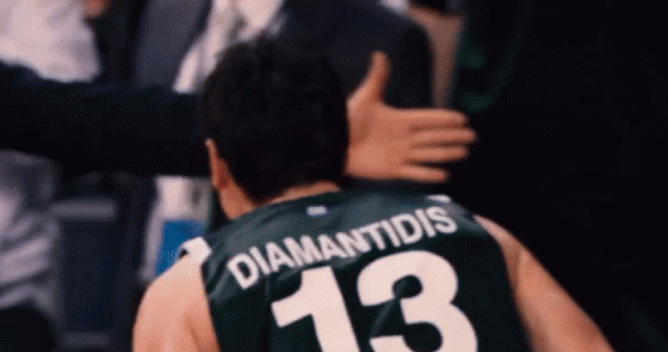 Zeljko-Obradovic-Dimitris-Diamantidis-Panathinaikos-EuroLeague-Final-Four-2011-hug