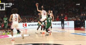 Kostas-Papanikolaou-Olympiacos-Panathinaikos-Game-1-buzzer-beater