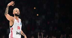 Evan-Fournier-Olympiacos-Panathinaikos-Game-3-hyped
