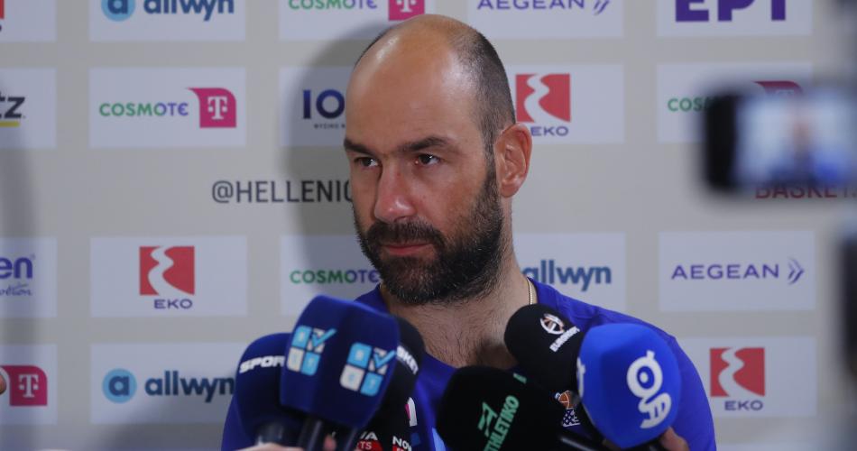 Vassilis-Spanoulis-Greece-presser