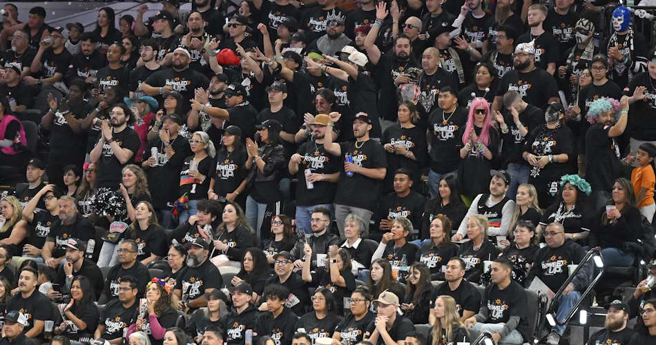san-antionio-spurs-fans