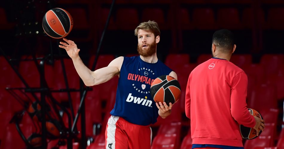 Thomas-Walkup-Olympiacos-practice