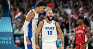 Victor-Wembanyama-Evan-Fournier-France-Olympics-2024