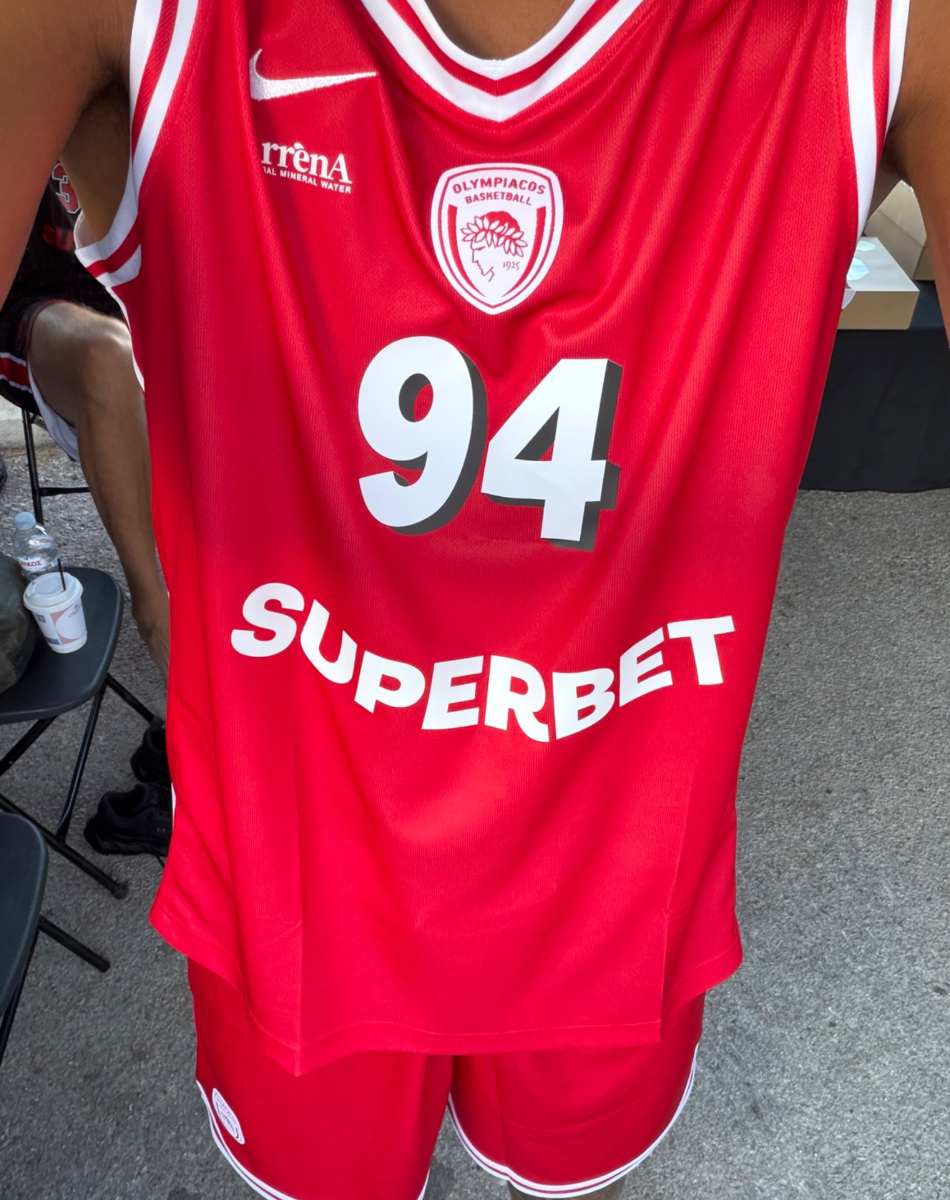 Evan-Fournier-Olympiacos-new-jersey