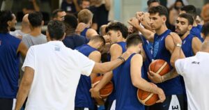 Greece-practice-huddle
