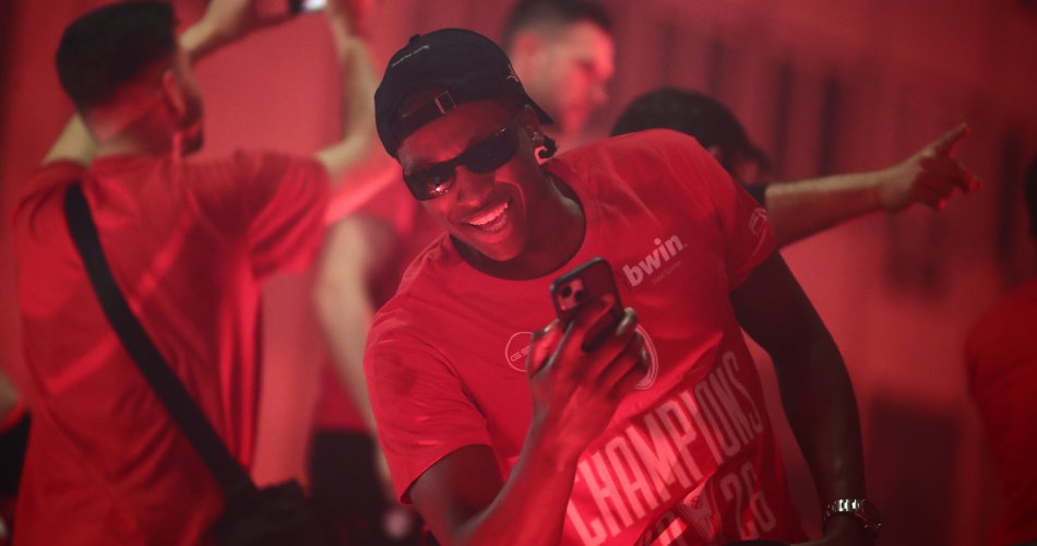 Frank-Ntilikina-Olympiacos-EuroLeague-Champions-2026