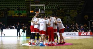 Olympiacos-SUNEL-Arena-huddle