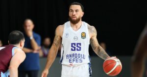 Mike-James-Anadolu-Efes-preseason