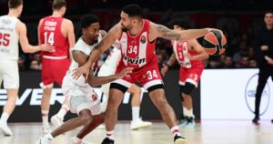 Kobi-Simmons-Cory-Joseph-Olympiacos-Baskonia