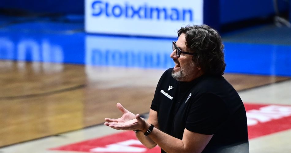 Andrea-Trinchieri-Olympiacos-PAOK-SuperCup(3)
