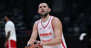 Kostas-Papanikolaou-Olympiacos-practice