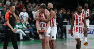 Sasha-Vezenkov-Evan-Fournier-Zalgiris-Kaunas-Olympiacos-hyped