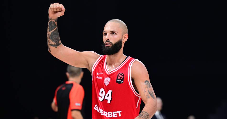 Evan-Fournier-Olympiacos-Real-Madrid-SuperCup-final